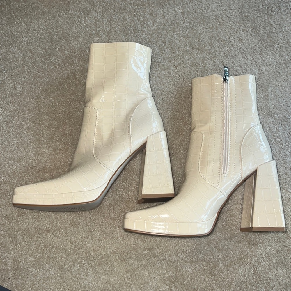 Princess Polly Creme Faux Alligator Leather Ankle Boot